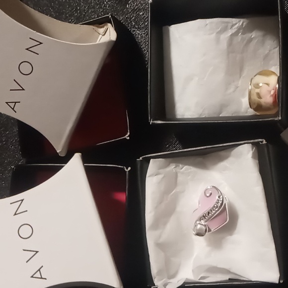 Avon grandma beaded charms & antique roses charm Designer Avon - Picture 4 of 5